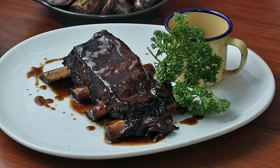 Asado de tira de coccin lenta - Barrio Sur Restaurante