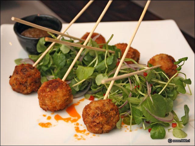 Bolitas de carne ali�adas con curry en Crocante de Res - Restaurante Nam (Providencia)