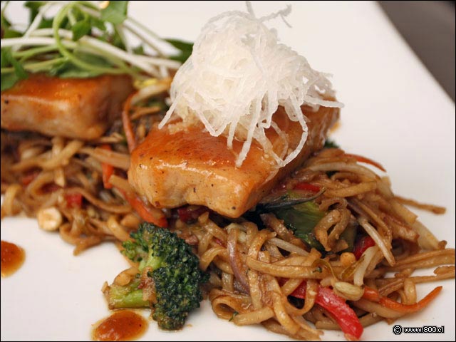 Detalle de Cerdo Glaseado en Pi�a, Jengibre y Cardamomo - Restaurante Nam (Providencia)