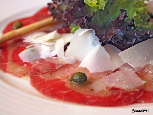 Alcaparra y escamas de parmesano en Carpaccio de Filete - Entre Ros (Rengo)