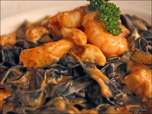 Trozos de pollo y camarones en Fetuccini Mar y Monta�a - Ma que cosa - Vidaparque