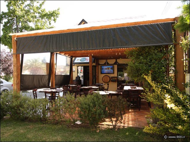 Fachada y Terraza del restaurante Cevichela - Cevichela (Vitacura)