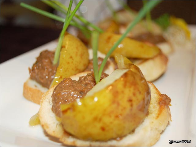 Brusquetas con Salsa de Lomo y Pera - Santer�a