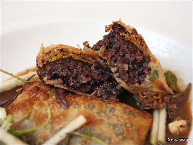 Strudel de prietas en caldo de carne - Mulato Restaurant