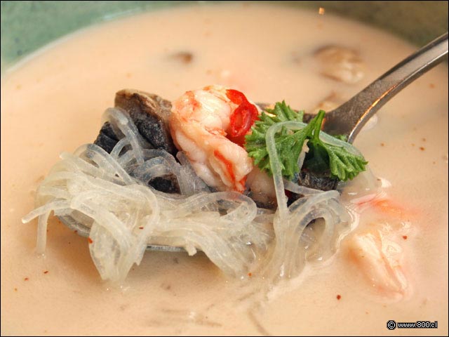 Fideos de Arroz y Camarn en Sopa Tom Tung Kung - Tempura - Parque Arauco