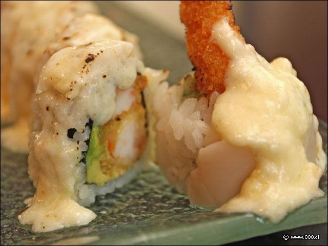 Primer plano de Parmesano Roll - Tempura - Parque Arauco