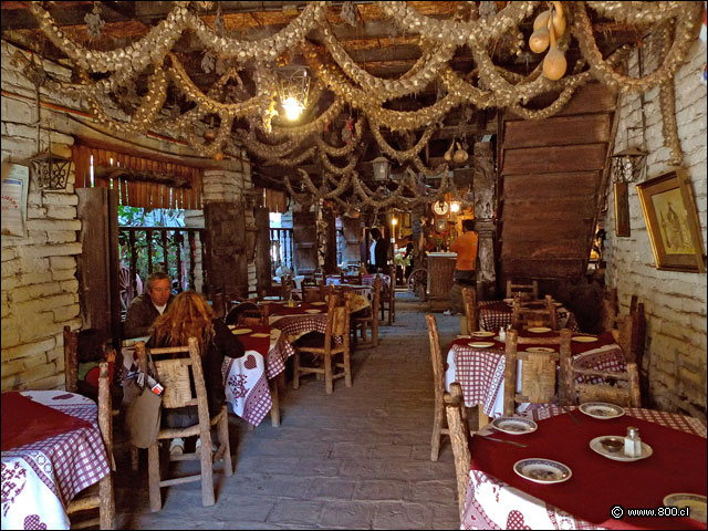 Comedor y mesas del saln al entrar - Las Piedras de Molino (San Felipe)