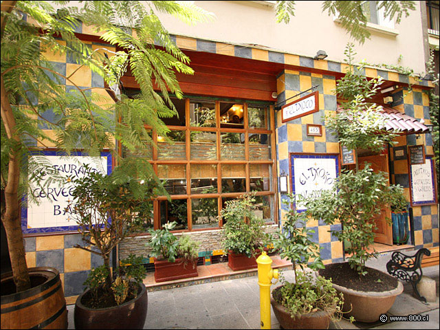 Fachada del restaurante vasco-espaol El Txoko Alavs