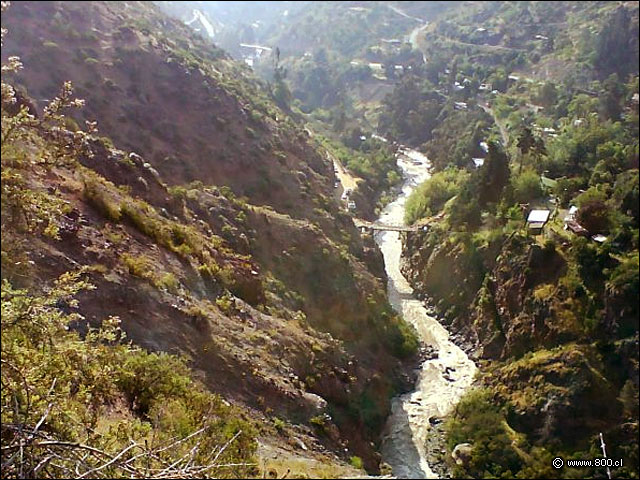 Vista desde la cordillera al puente ilhu - Parque Puente ilhu