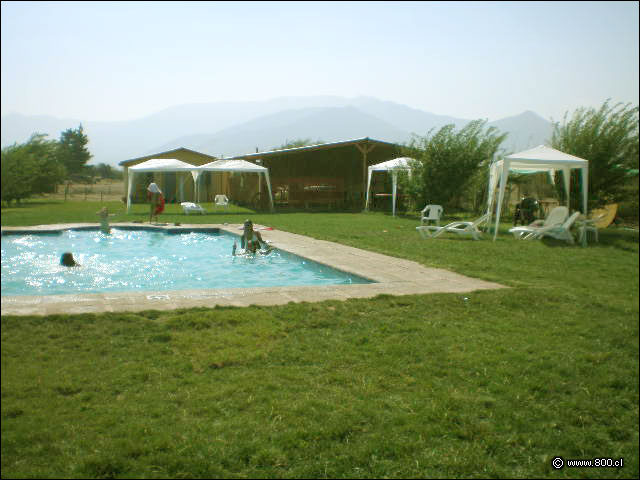 Piscina y areas verdes - Parcela Lo Miranda