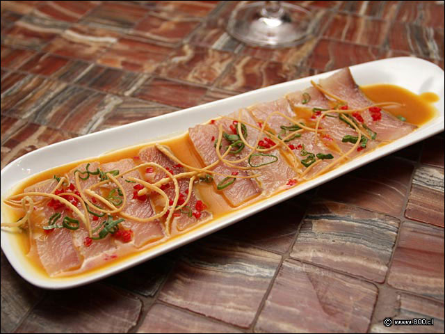 Tiradito de Vidriola con Leche de Tigre