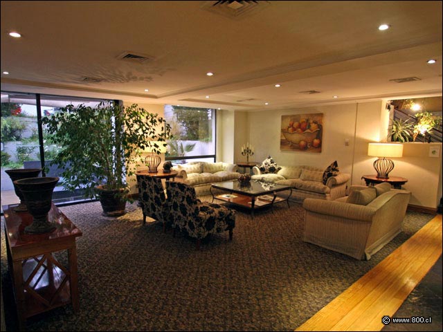 Area de descanso del hotel y antesala del restaurante - Bonaparte