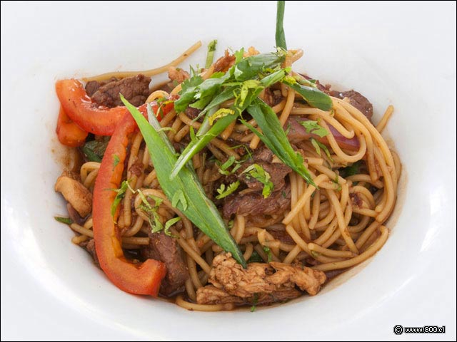 Tallar�n Saltado - Cebicher�a Constituci�n