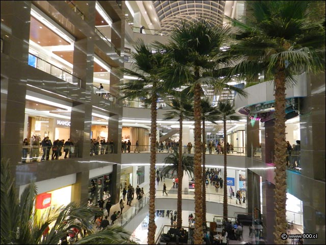 Vista interior desde un costado - Costanera Center