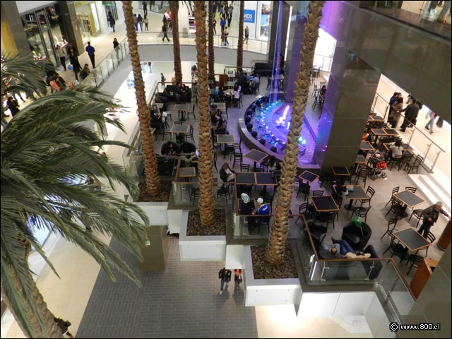 Vista a las mesas - Costanera Center