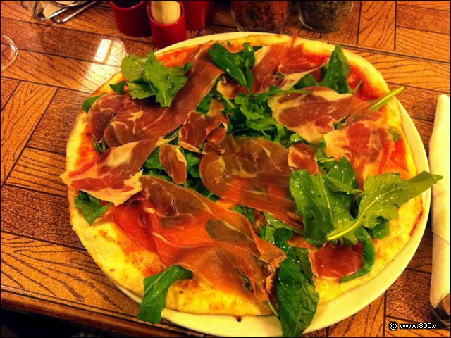 Pizza jamn crudo, rcula - Pizzera Roma - La Reina