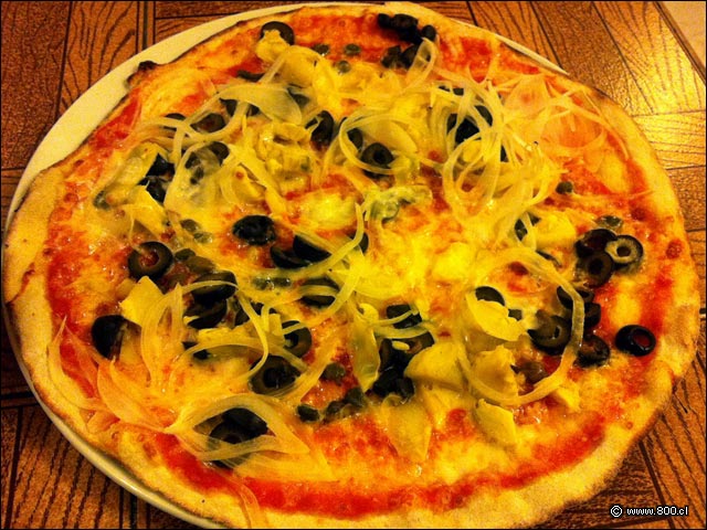 Pizza cebolla, aceitunas y fondos de alcachofa - Pizzera Roma - La Reina