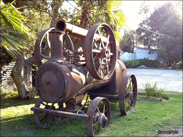 Locomota antigua en los jardines - Restaurante Dario (Linderos)