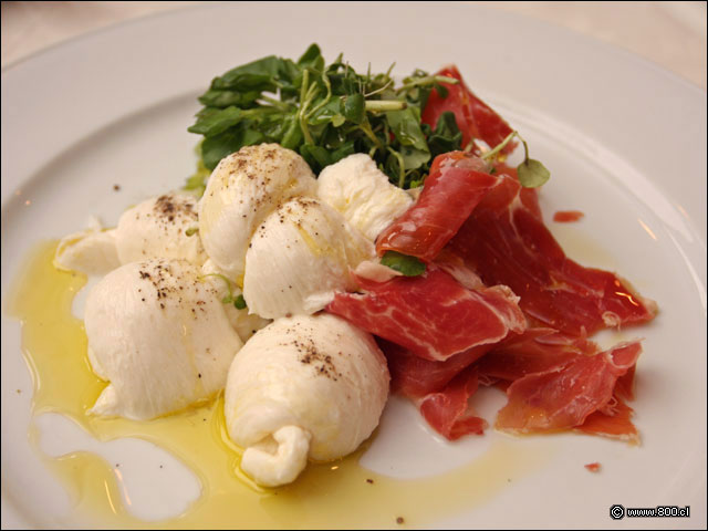 Mozzarella y Proscuitto - Divertimento Chileno