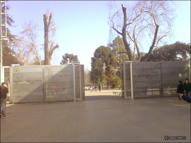 Entrada por costado de Matucana (Metro Quinta Normal) - Parque Quinta Normal