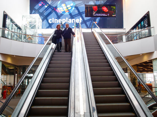 Escaleras - Cineplanet (Costanera Center)