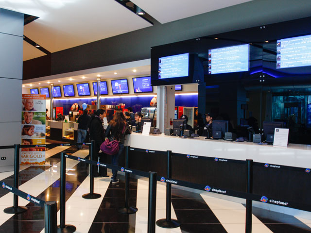 Boletera con pblico - Cineplanet (Costanera Center)