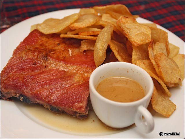 Costillar Ahumado con Papas Chaucha