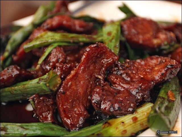 Carne caramelizada y cebollines en Mongolian Beef - P.F. Changs  (Boulevard Parque Arauco)