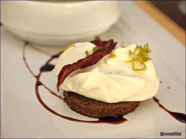 Crut�n con Espuma ��cida y Tocino en Crema de Habas - Amaranto