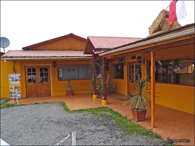 Fachada de la casona y acceso principal - Tata Enrique (San Esteban)