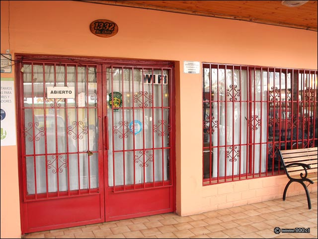 Discreto acceso - Restaurante Colo-Colo (Romeral)