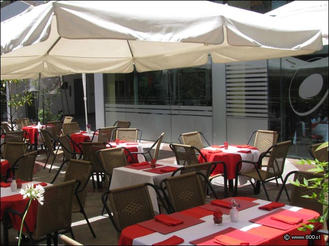 Mesa en Terraza - Un Oasis Restaurant