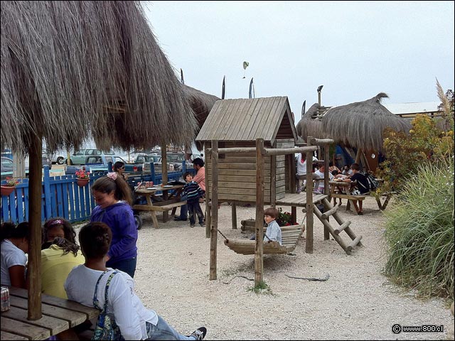 Terraza descubierta y Juegos para nios