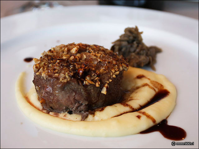 Filete Encostrado en Man� y Almendras - House - Casa del Vino