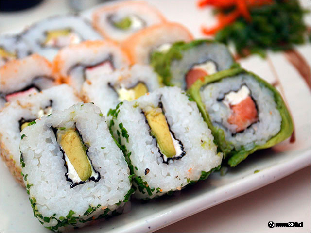 Mix de Rolls del Men� del almuerzo - Too Much (Serrano - Santiago Centro)