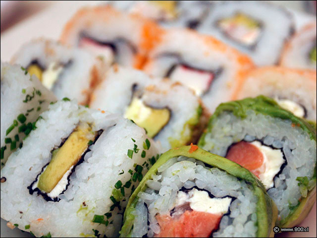 Rolls de promoci�n de  almuerzo - Too Much (Serrano - Santiago Centro)