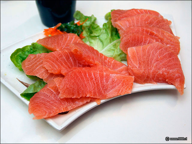 Cortes de Sashimi de Salm�n - Too Much (Serrano - Santiago Centro)
