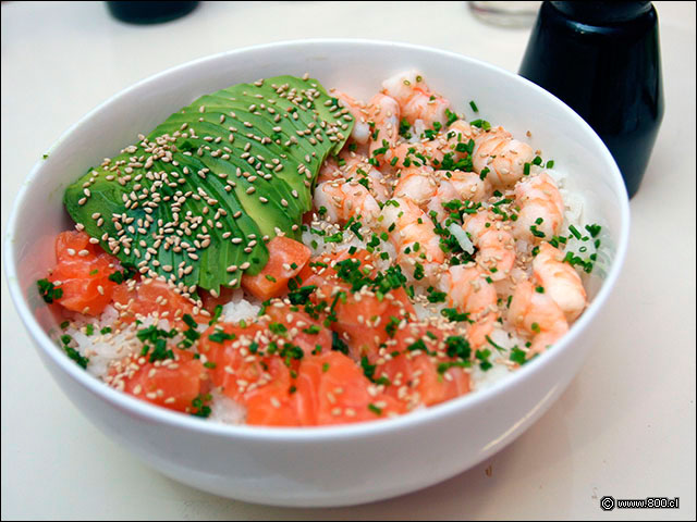 Salm�n, camar�n y palta en Gihan - Too Much (Serrano - Santiago Centro)