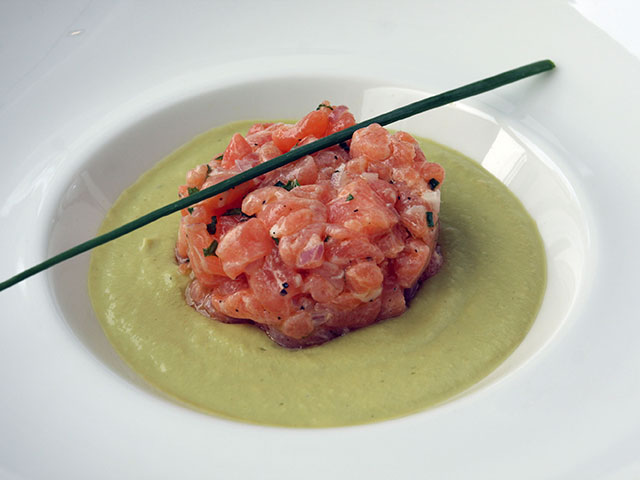 Gazpacho Verde con Tartar de Salmn