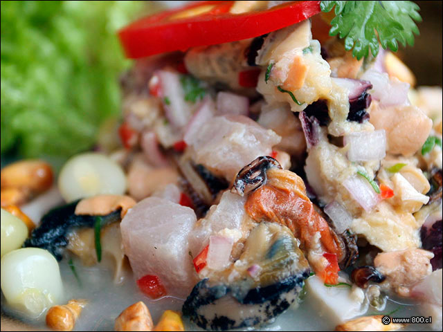 Choritos. pulpo y pescado blanco en Cebiche de la Calle - La Mar Cebichera