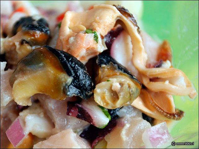Primer plano de Cebiche de la Calle - La Mar Cebichera