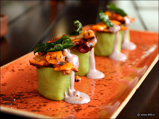 Causa de Pulpo en salsa Anticuchera - La Mar Cebichera