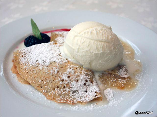 Clsicos panqueques rellenos con helado - Divertimento Chileno