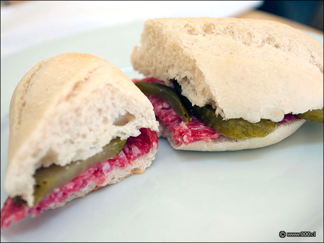 Montadito de Salame y pepinillo - Sangucados