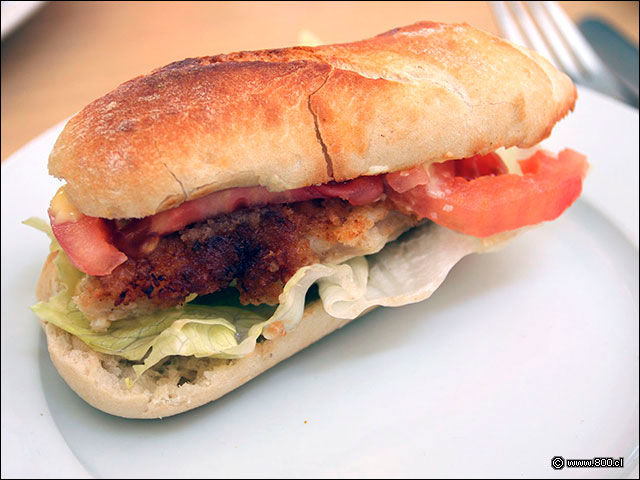 Montadito de Pollo, tomate y echuga - Sangucados