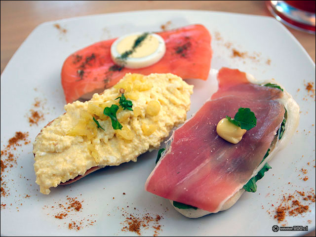 Tapa de Serrano, Huevo mayonesa y Salmn Ahumado - Sangucados