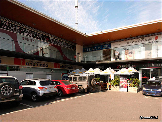 Strip center de Vitacura donde esta ubicada La Sangucher�a - La Sangucher�a (Vitacura)