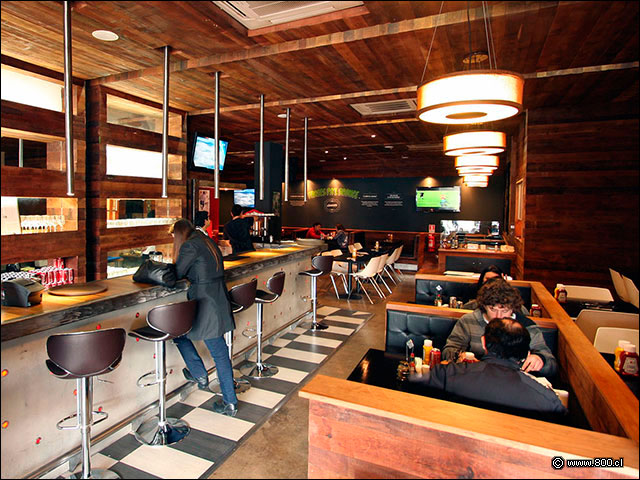 Barra principla y boots - La Sangucher�a (Vitacura)