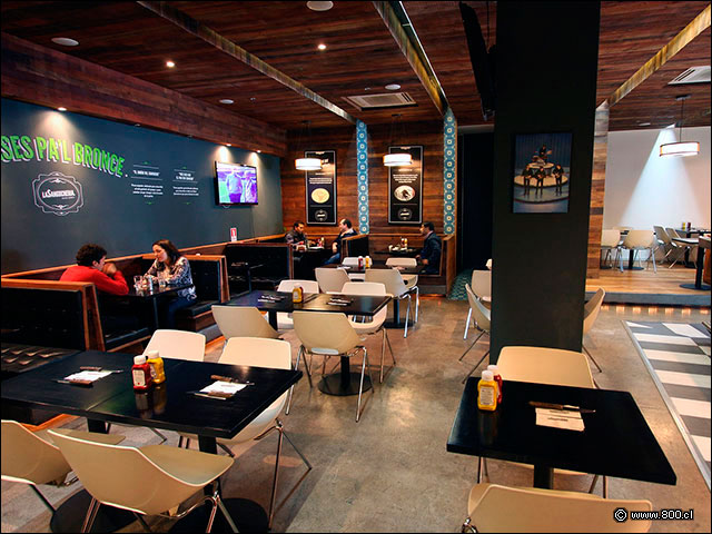 Sal�n interior de La Sangucher�a - La Sangucher�a (Vitacura)