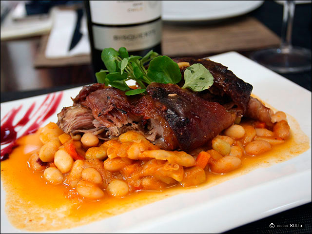 Pernil con guiso de porotos en jugo de membrillo - Mulato Restaurant